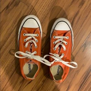 Orange low top converse